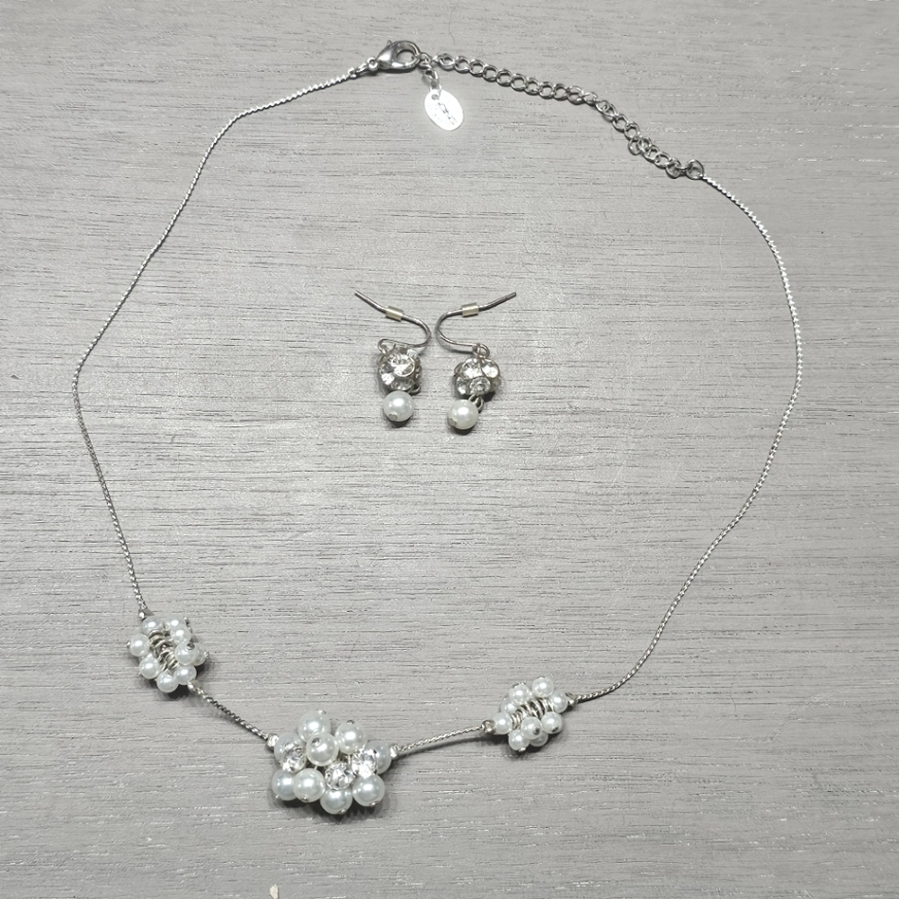 Icing Faux Pearl And Rhinestone Neclace & Earring Set